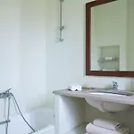 Spacious 6 Bdrm Stone With Pool Rámos