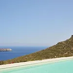 Spacious 6 Bdrm Stone With Pool