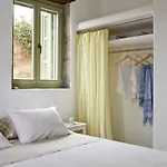 Spacious 6 Bdrm Stone With Pool * Rámos