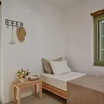 Spacious 6 Bdrm Stone With Pool Villa