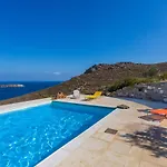 Villa Spacious 6 Bdrm Stone With Pool *