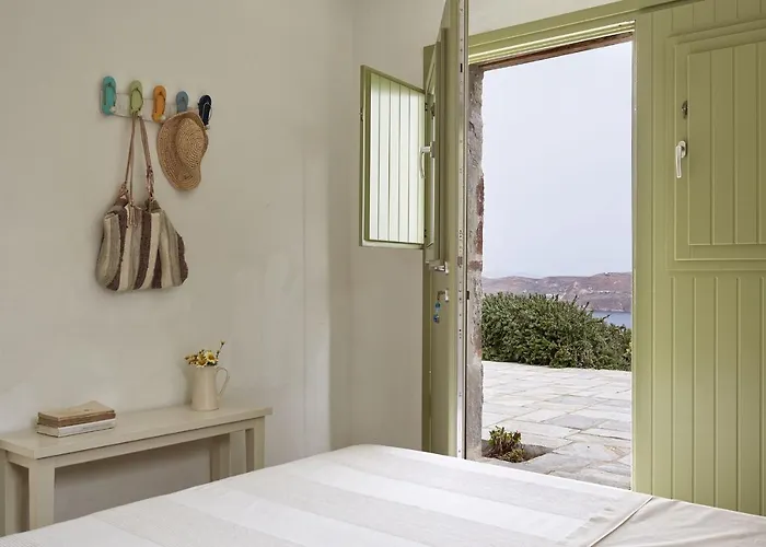 Spacious 6 Bdrm Stone With Pool * Rámos