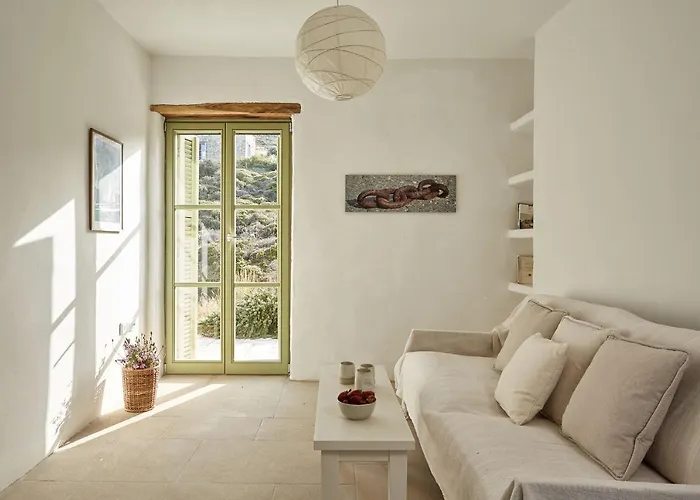 Spacious 6 Bdrm Stone With Pool Villa