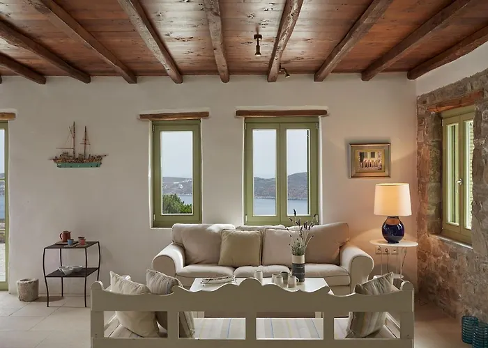 Spacious 6 Bdrm Stone With Pool Rámos