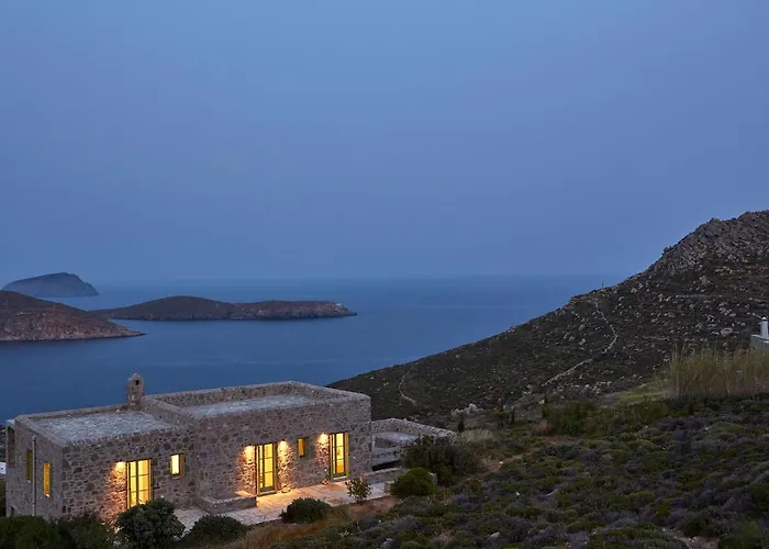 Spacious 6 Bdrm Stone With Pool Villa *