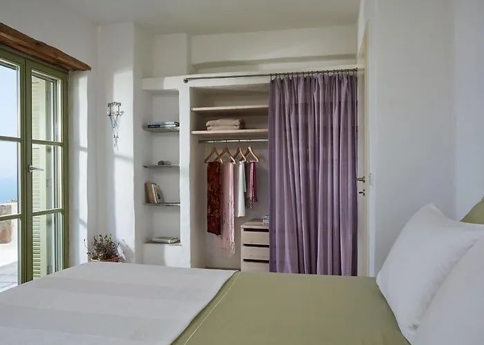 Spacious 6 Bdrm Stone With Pool *