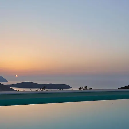 Spacious 6 Bdrm Stone With Pool Villa Rámos