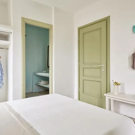 Spacious 6 Bdrm Stone With Pool Villa