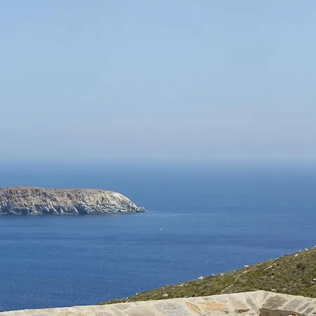 Spacious 6 Bdrm Stone With Pool Villa Rámos