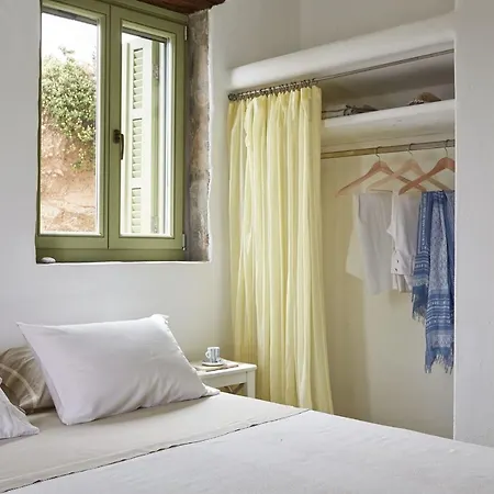 Spacious 6 Bdrm Stone With Pool * Ράμος