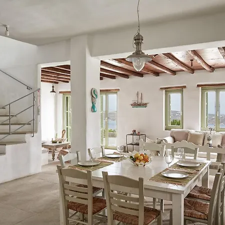 Spacious 6 Bdrm Stone With Pool *