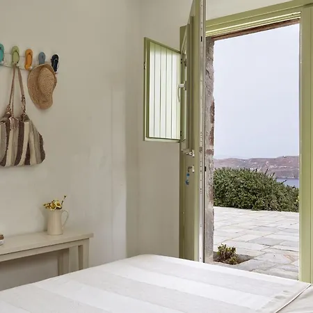 Spacious 6 Bdrm Stone With Pool * Rámos