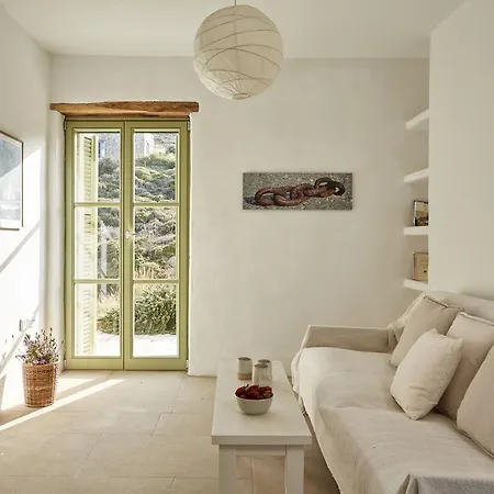 Spacious 6 Bdrm Stone With Pool Villa