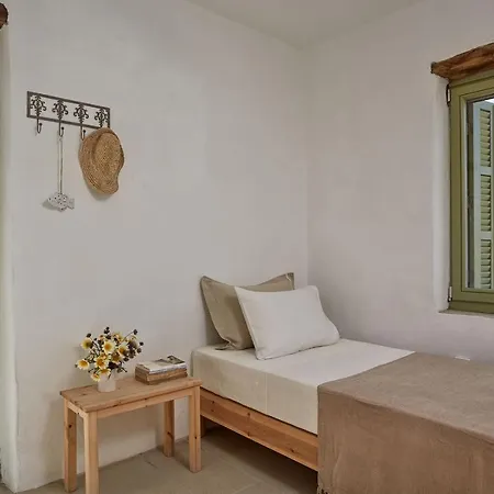Spacious 6 Bdrm Stone With Pool Villa
