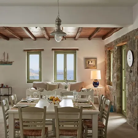 Spacious 6 Bdrm Stone With Pool * Rámos