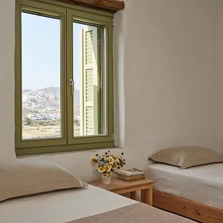 Spacious 6 Bdrm Stone With Pool Rámos
