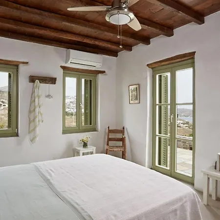 Spacious 6 Bdrm Stone With Pool Rámos