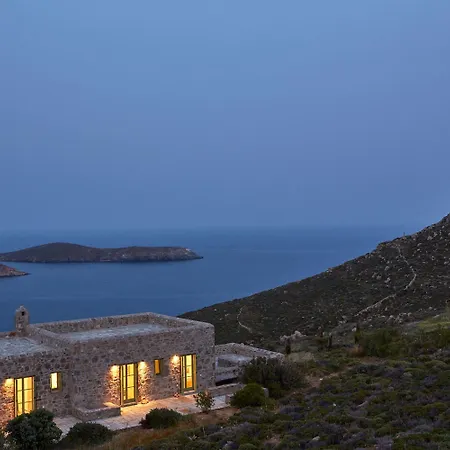Spacious 6 Bdrm Stone With Pool Villa Rámos