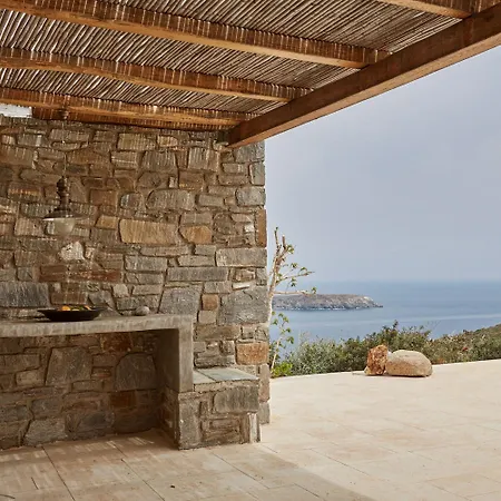 Spacious 6 Bdrm Stone With Pool Villa Rámos