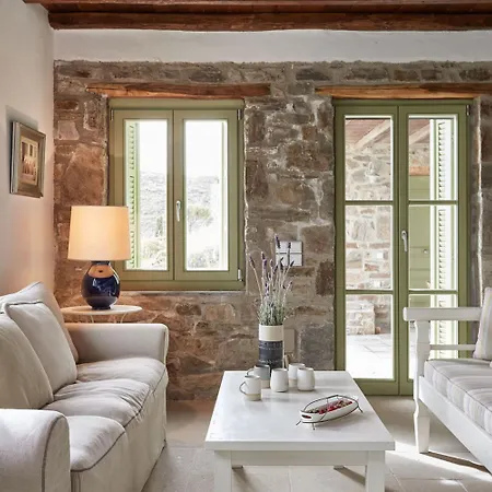 Spacious 6 Bdrm Stone With Pool Villa *