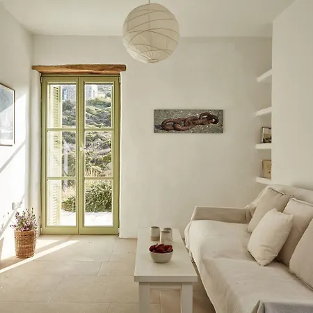 Spacious 6 Bdrm Stone With Pool Villa *