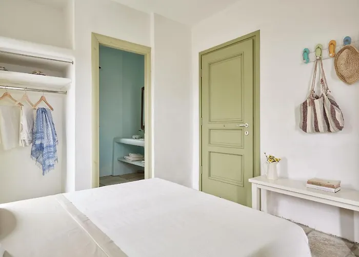 Spacious 6 Bdrm Stone With Pool Villa