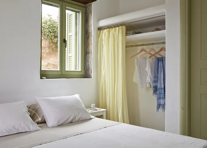 Spacious 6 Bdrm Stone With Pool * Ράμος