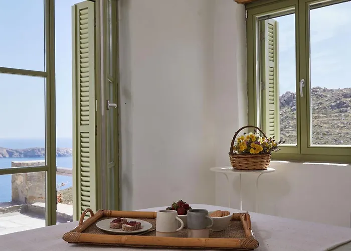 Spacious 6 Bdrm Stone With Pool