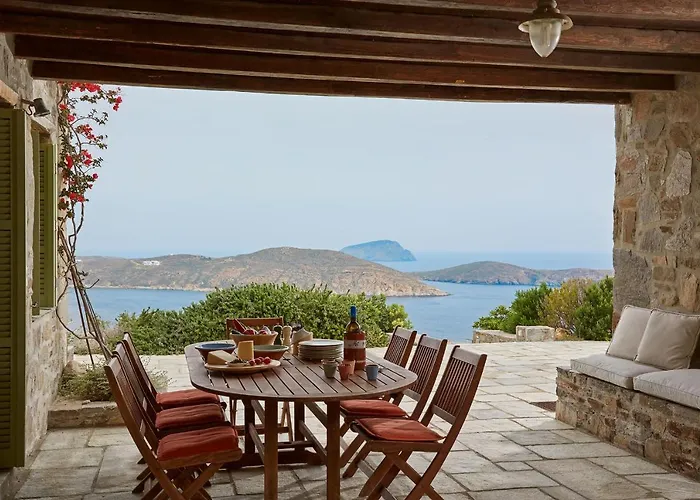 Spacious 6 Bdrm Stone With Pool * Rámos