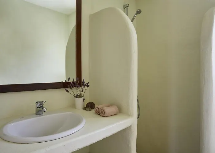 Spacious 6 Bdrm Stone With Pool * Rámos