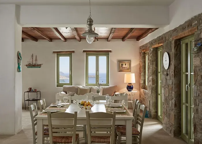 Spacious 6 Bdrm Stone With Pool * Rámos