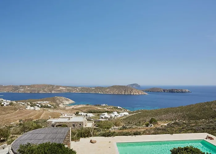 Spacious 6 Bdrm Stone With Pool * Rámos