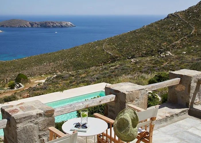 Spacious 6 Bdrm Stone With Pool *