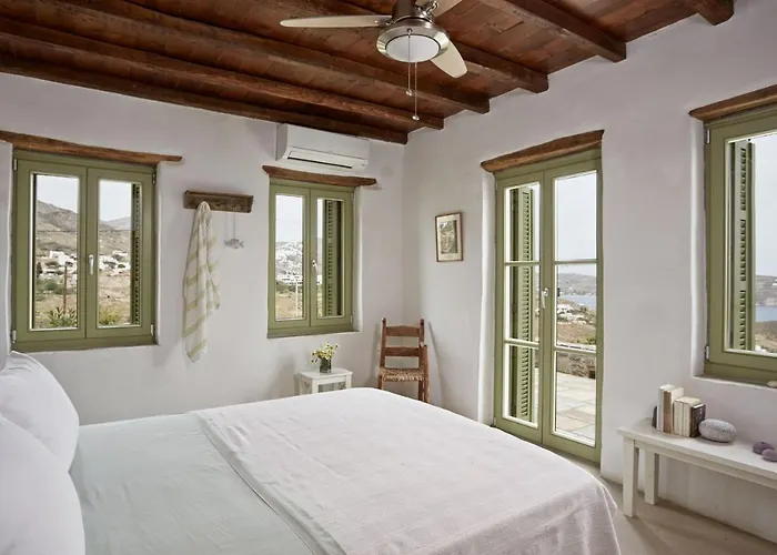 Spacious 6 Bdrm Stone With Pool Ράμος