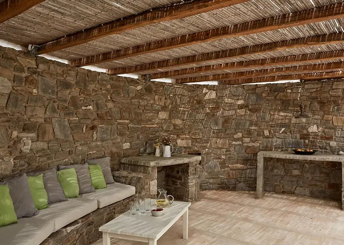 Βίλα Spacious 6 Bdrm Stone With Pool *